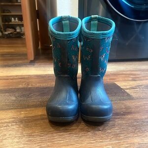 Insulated bog winter boots, size 10.